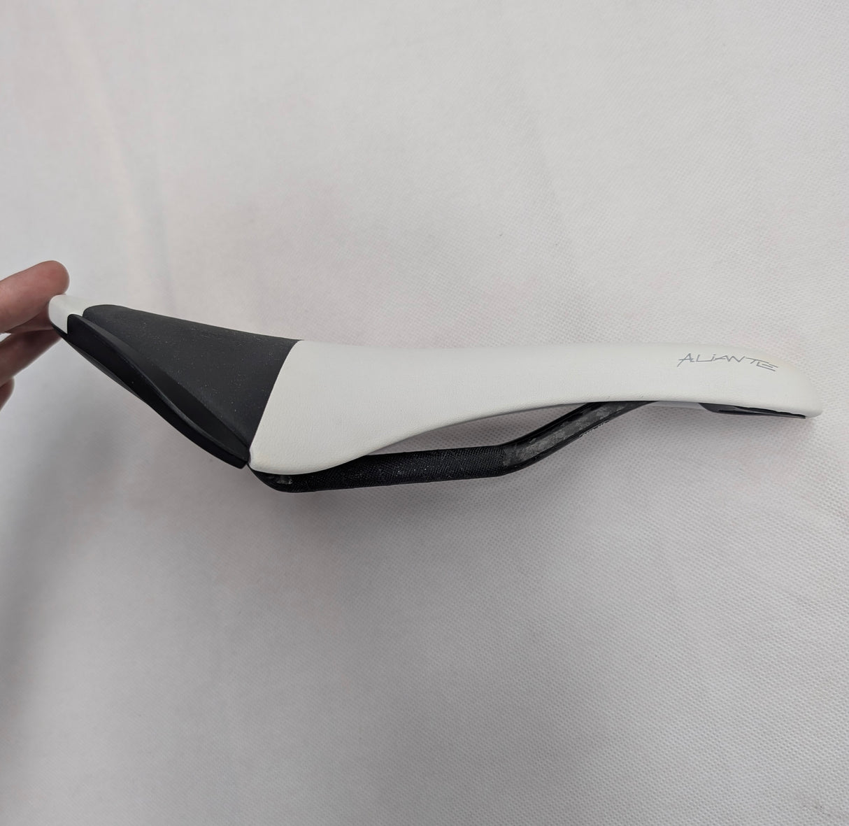 Fizik Aliante R3 Carbon Saddle - White/Black/Red (New, Take-off)