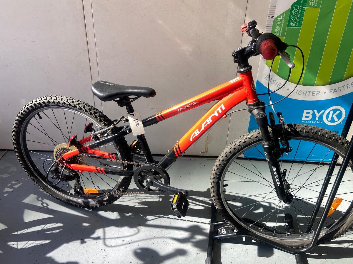 24" Avanti Shadow - Red/black