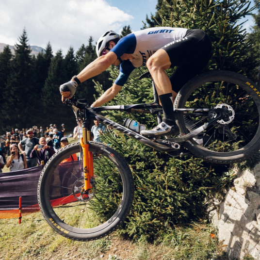 Giant Anthem Advanced SL (2026) being ridden over a drop-off showcasing frame handling