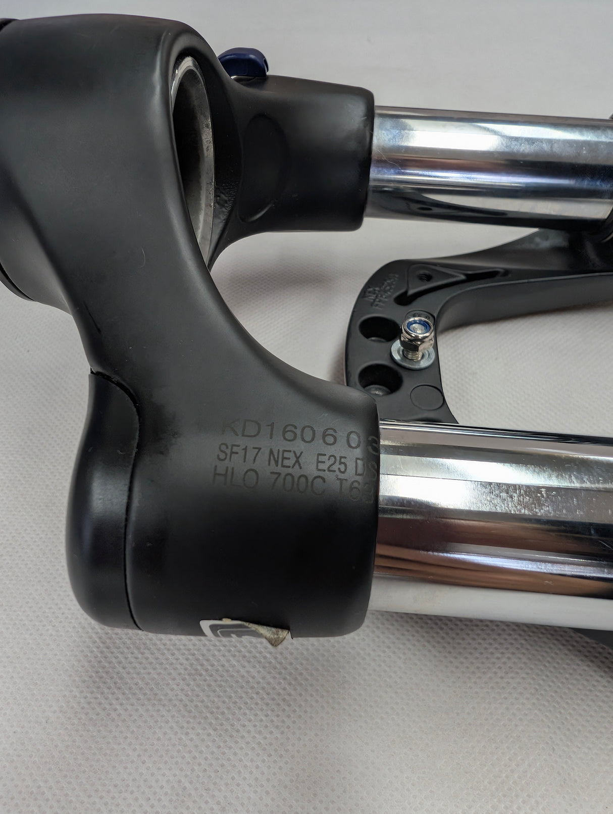 Fork SR Suntour NEX-E25 DS 700c 63mm (New, Scratched)