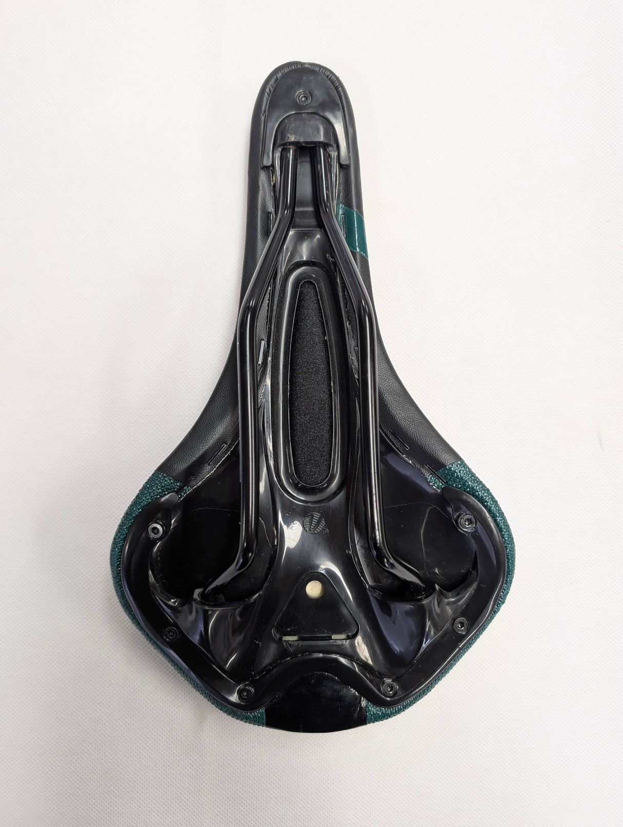 Momentum Saddle (New, Take-Off)