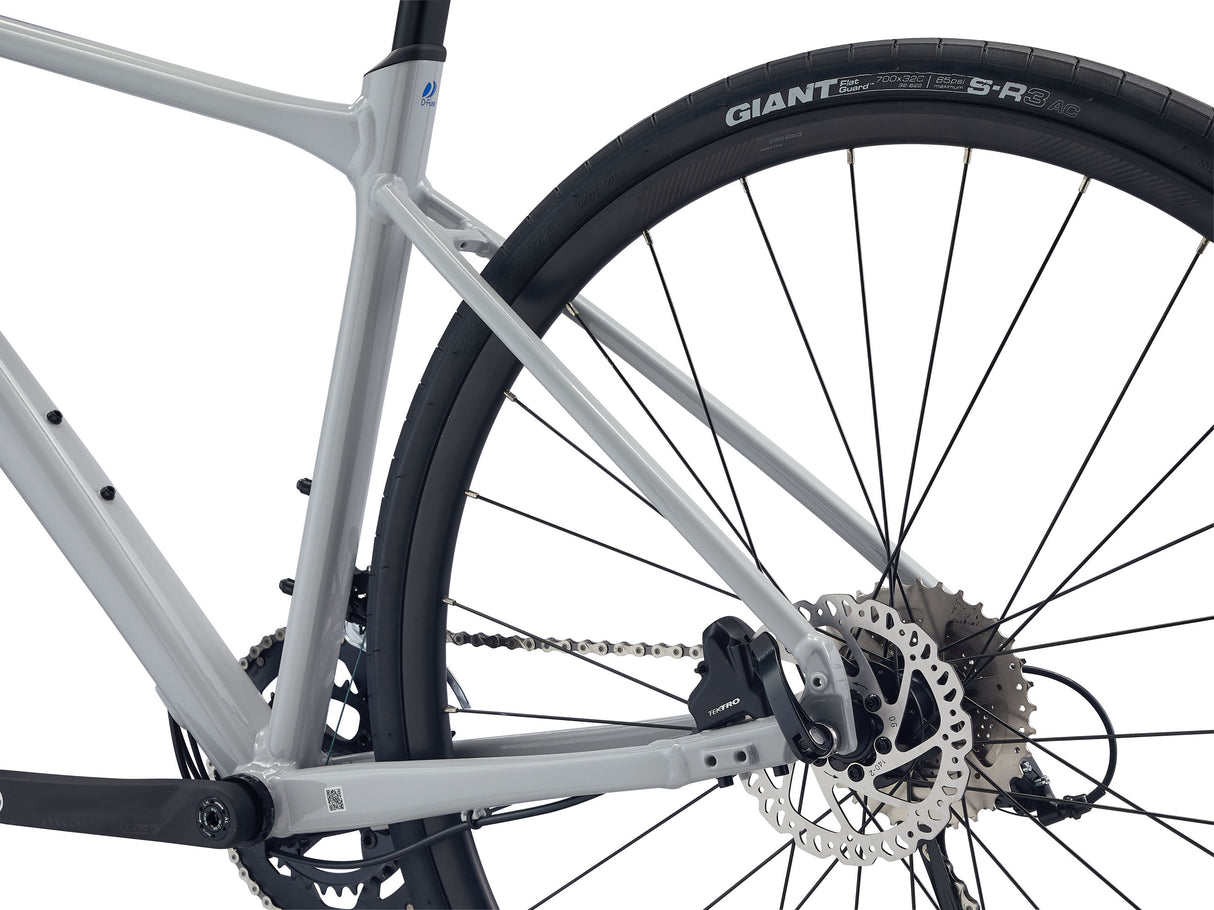 Giant Fastroad SL 2 Commuter Bike (2022) rear wheel
