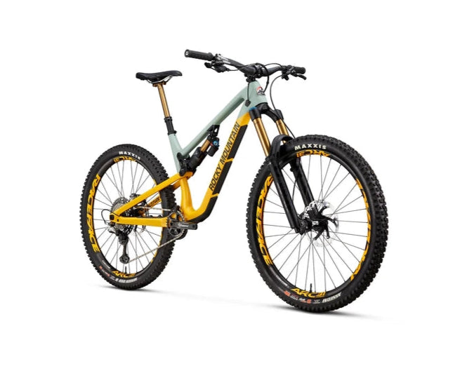 Rocky Mountain Altitude C90 Rally Carbon MTB (2023) oblique front