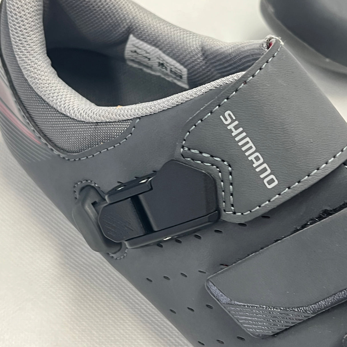 Shimano RP301 Womens Road Shoes Gray 41 (Non-matching Buckles)