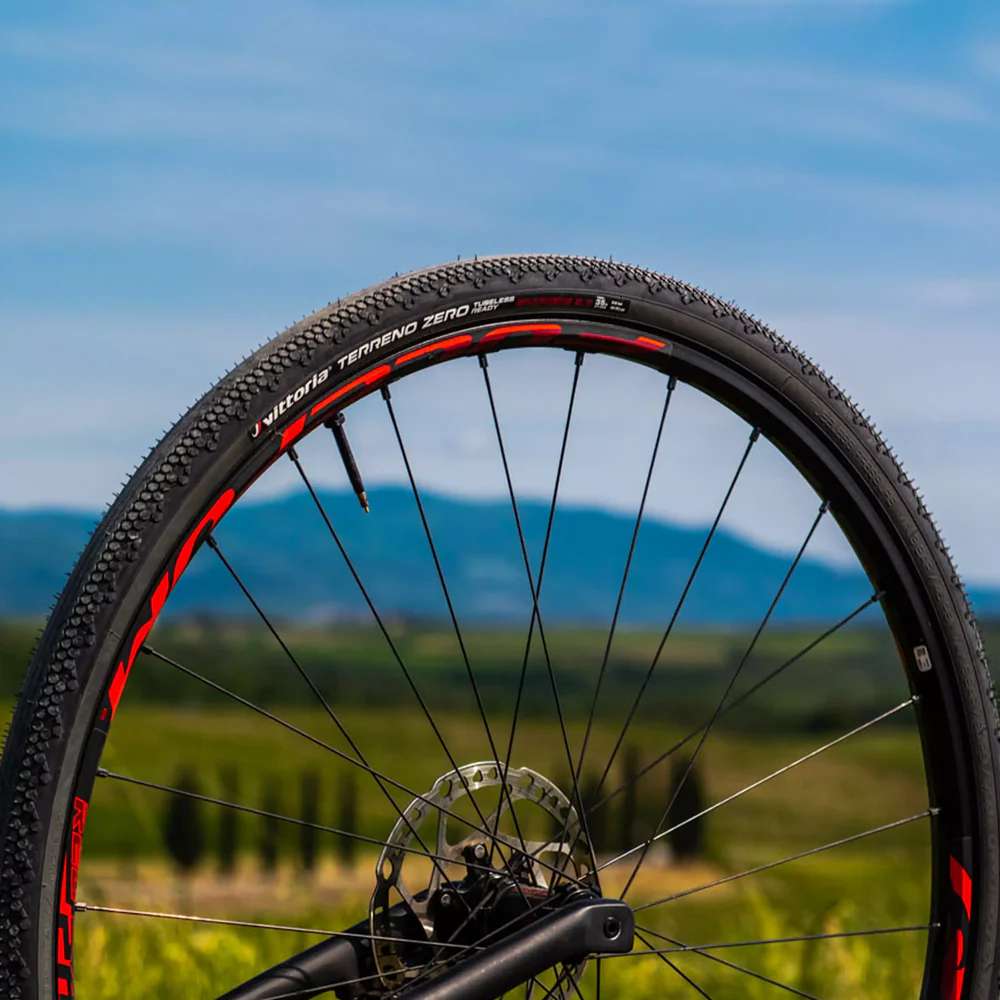 Vittoria Terreno Zero gravel bike tyre with Anthracite sidewalls installed.